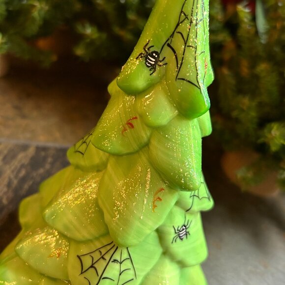 MINT Signed Fenton Hand Painted Halloween “Christmas” Tree (5569 19) - Picture 7 of 15